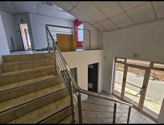 1,510M² WAREHOUSE TO LET IN PAARDEN EILAND